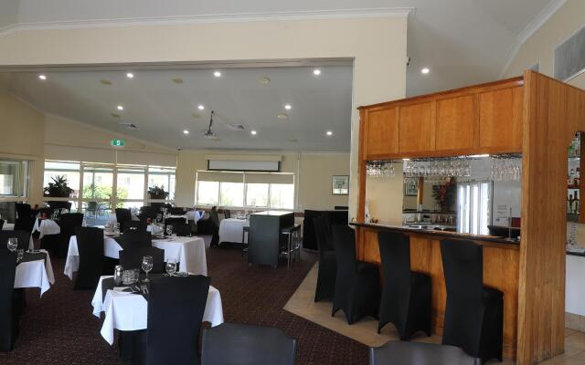 Country Emerald Explorers Inn