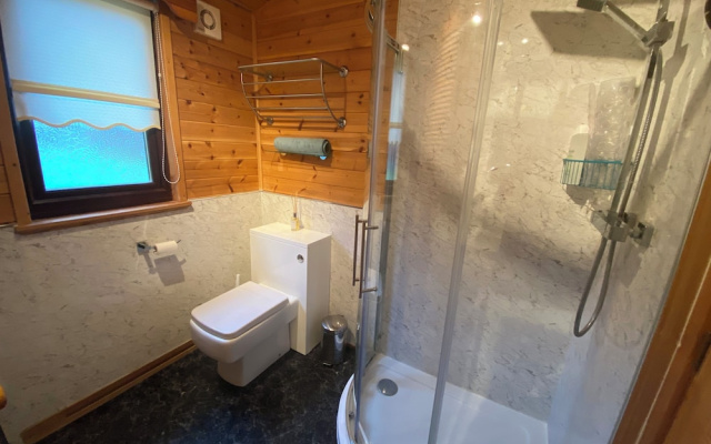 Loch Lomond Lodge 27, Rowardennan