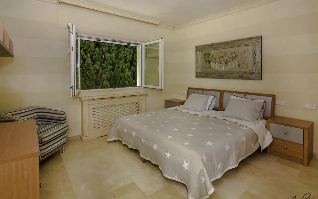 20001 - Exquisite Villa 50M To Beach