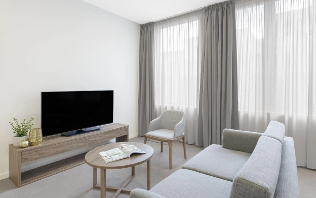 Brady Apartment Hotel Hardware Lane