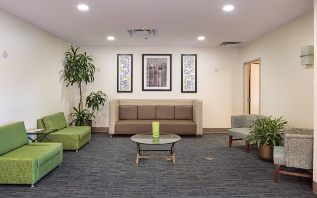 Holiday Inn Express & Suites Belleville by IHG