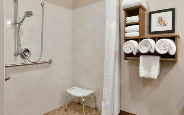 GrandStay Hotel & Suites