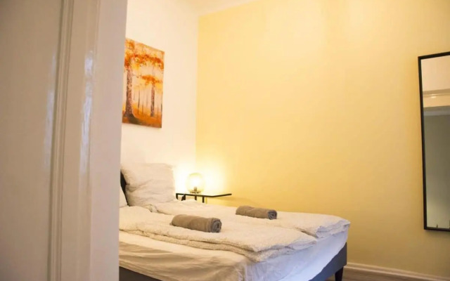 Moabit Family Apartment