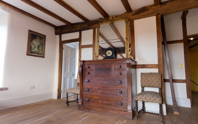 HAILE HALL Private Wing 4 Ensuite Bedrms