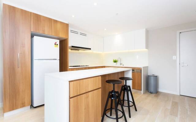 Chic Designer Apartment in Olympic Park + Parking