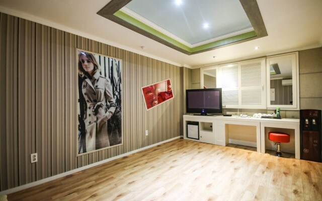 Jeongeup W