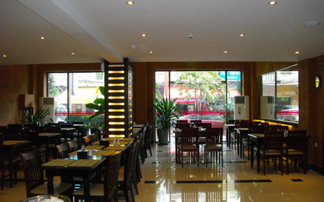 Lux Riverside Hotel & Apartment