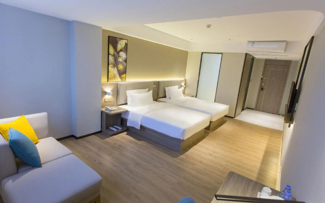 7 Days Inn (Guangzhou Jingxi Nanfang Hospital Tonghe Metro Station)