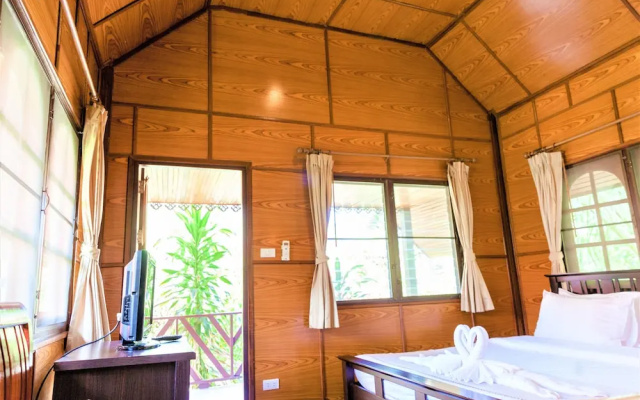 Bangrak Pier Bungalow