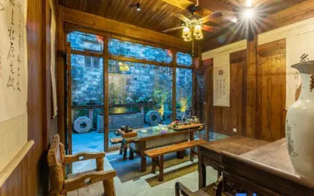 Yupingge·Long history Viewing Huizhou Design Homestay (Hongcun Pingshan Scenic Area)