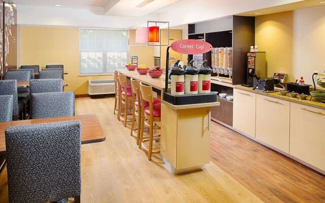 TownePlace Suites Manchester Boston Regional Airport