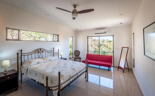 Big, Ultramodern Hillside Home With Private Pool and Endless Ocean Views - фото 4