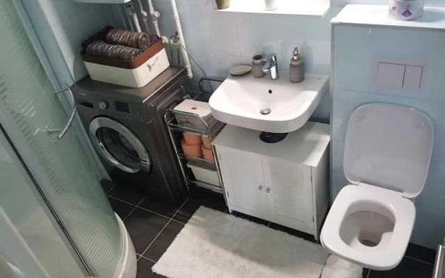 New elegant apartment with free parking and wifi