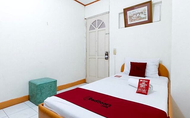 RedDoorz Plus Near McArthur Park Tacloban