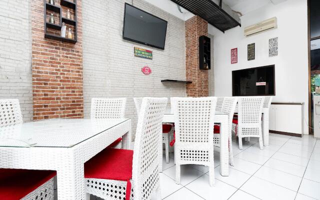 OYO 1251 Residence 8