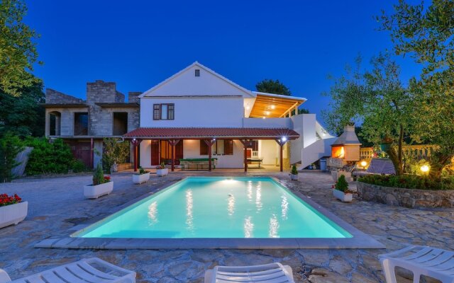 Luxurious Holiday Home in Bibinje with sauna