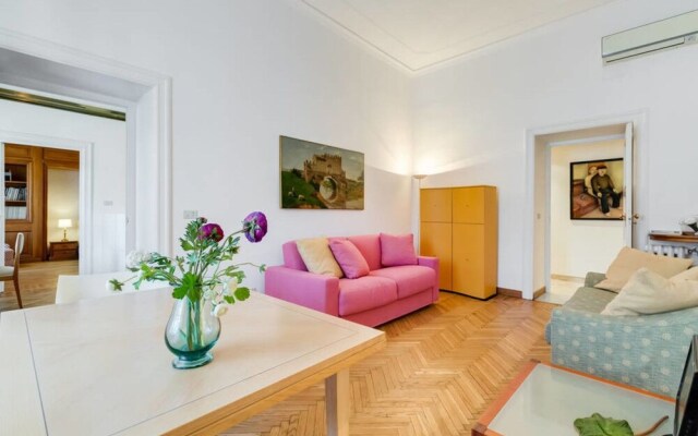 Bright 3 bed Flat 9 min From Piazza di Spagna