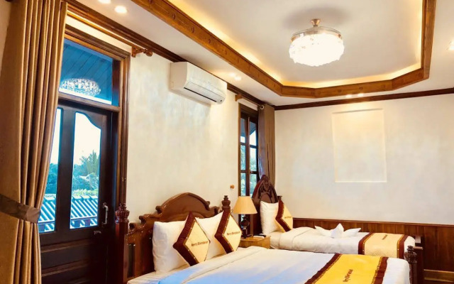 Merry Riverside Hotel