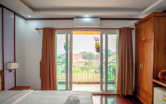 Ruby Riverside Hotel & Hostel
