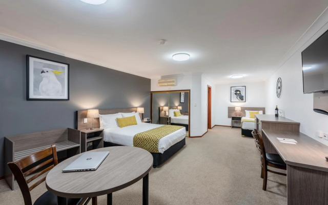 Best Western Plus Ambassador Orange