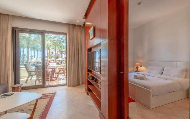 Classy 1-Bedroom Apartment in Ancient Sands with Pool View