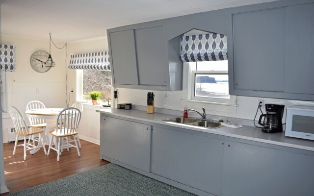 Friars Bay Inn & Cottages