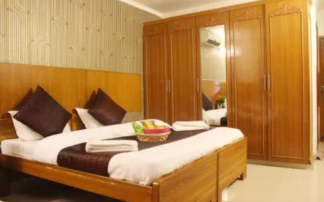Hotel Delhi Marine Club C6