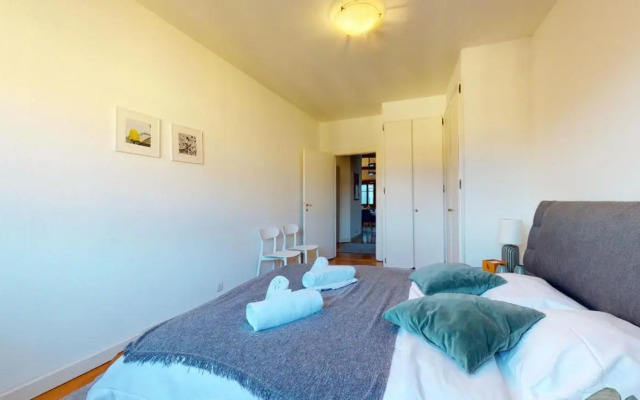 Modern apartment with a view of the Jet d'Eau