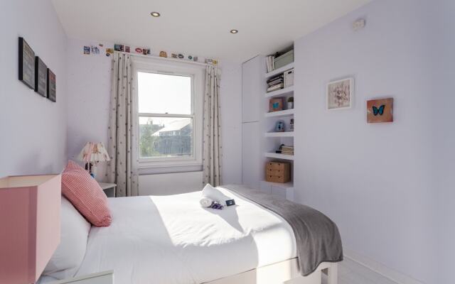 Bright and Modern Shepherd's Bush Gem - ROS