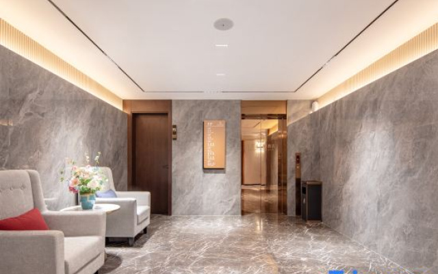 Marriott Carlton Hotel (Olympic Center Hotel)