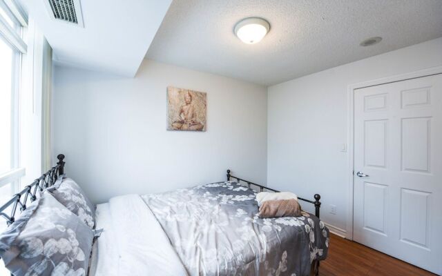 Sarkar Suites - 3880 Duke of York Blvd
