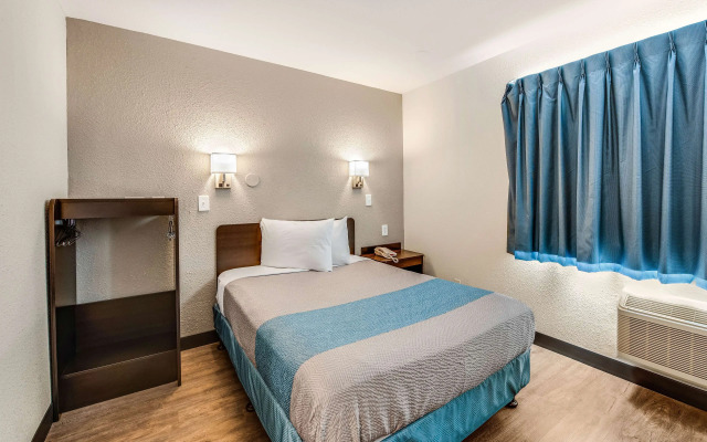 Motel 6 Fort Wayne, IN