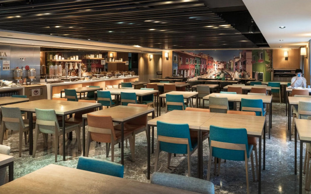 Gogo Hotel 38