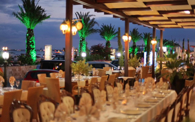 Palace-Marina Dinevi Hotel