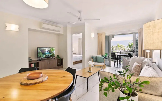 Poolside Paradise Cairns - 9 Pools BBQ Gym