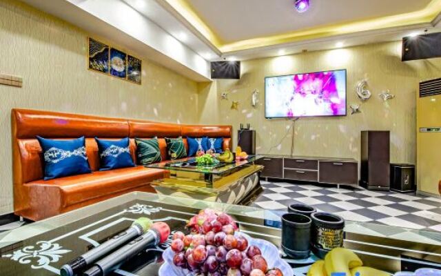 Floral Hotel·  Xiangshe Homestay (Shanghai International Tourism Resort Store)