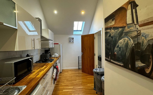 Lakeviews/quietness/parking/longstays/4guests