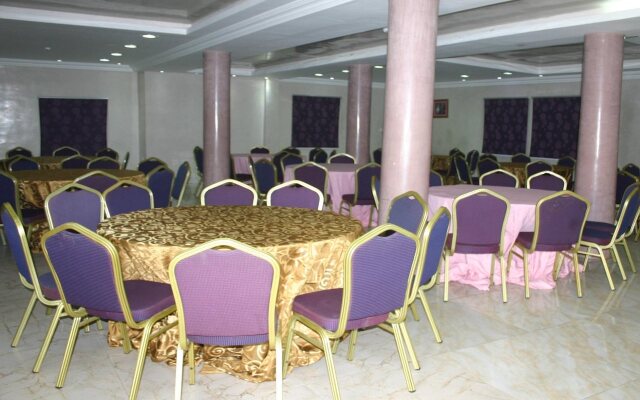 Petrus Hotels Royale