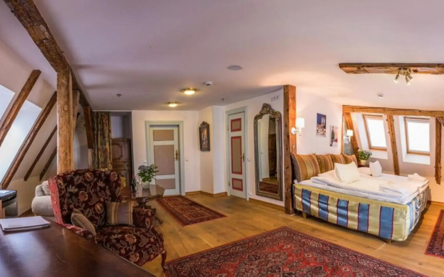CRU Hotel