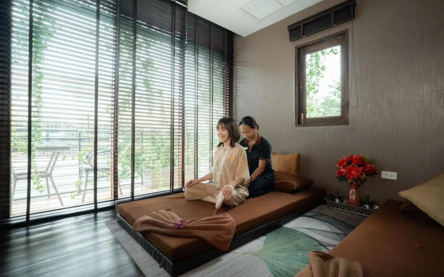 Khum Damnoen Resort