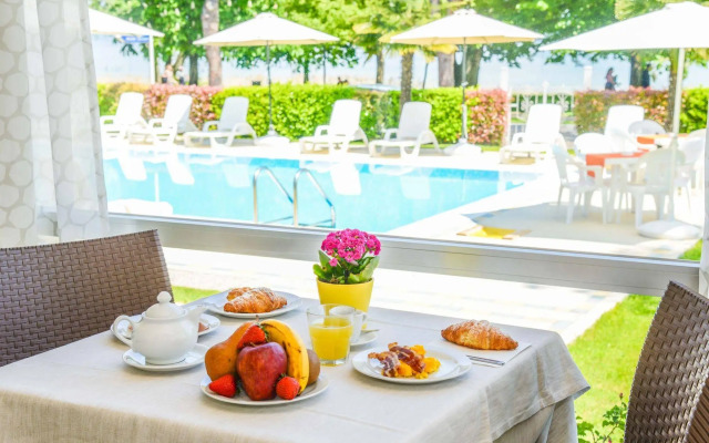 Hi Hotels Sirmione - Lakeview Pool