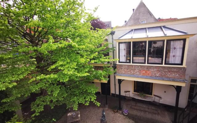 Unique Courtyard House with Sauna in the city center