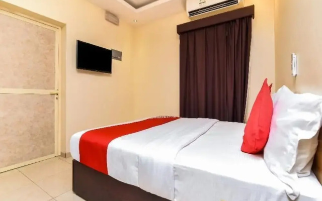 OYO 1202 Royal Plaza Residence -3