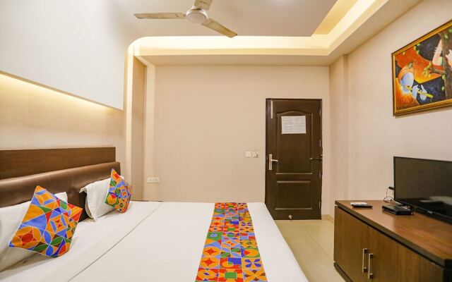 FabHotel Pine Tree