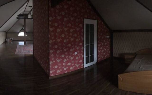 Gonzo Crib