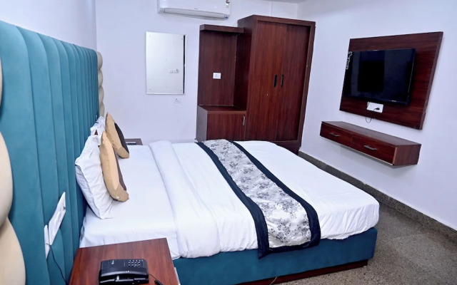 Hotel Golden By Admire Stay