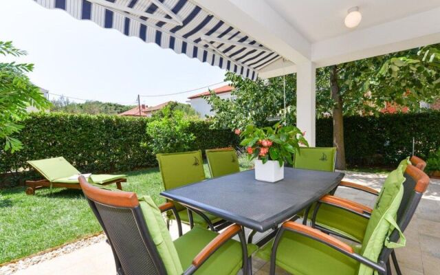 Spacious Chic Residence