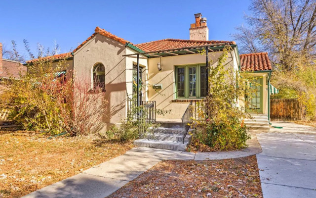 Yard & Grill: Centrally Located Denver Retreat!
