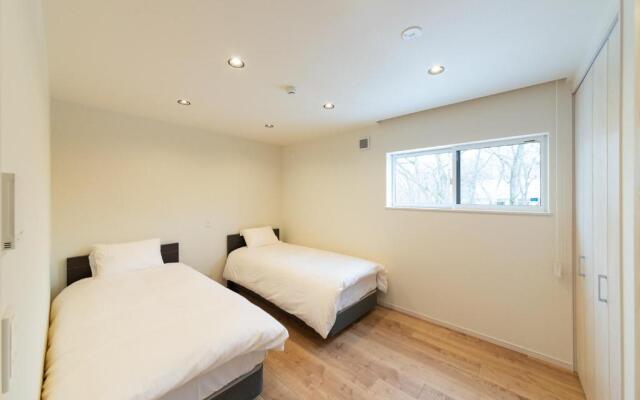 Black Crane Chalet by Hakuba White Fox Company