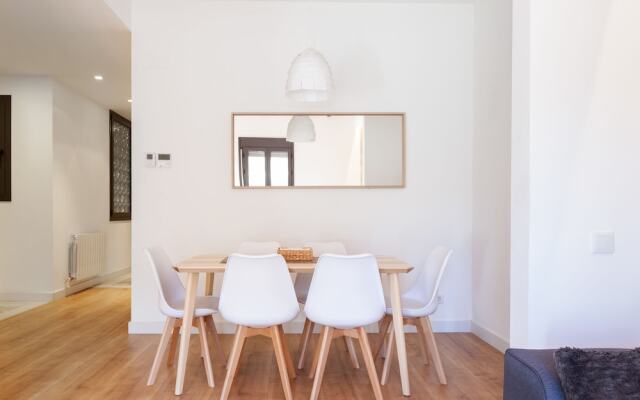 Akira Flats Urgell Apartment